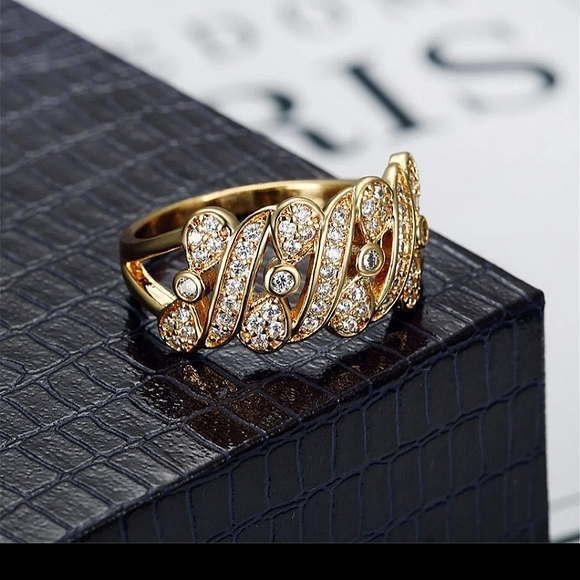 Ladies Zircon Ring. - Picture 3 of 7